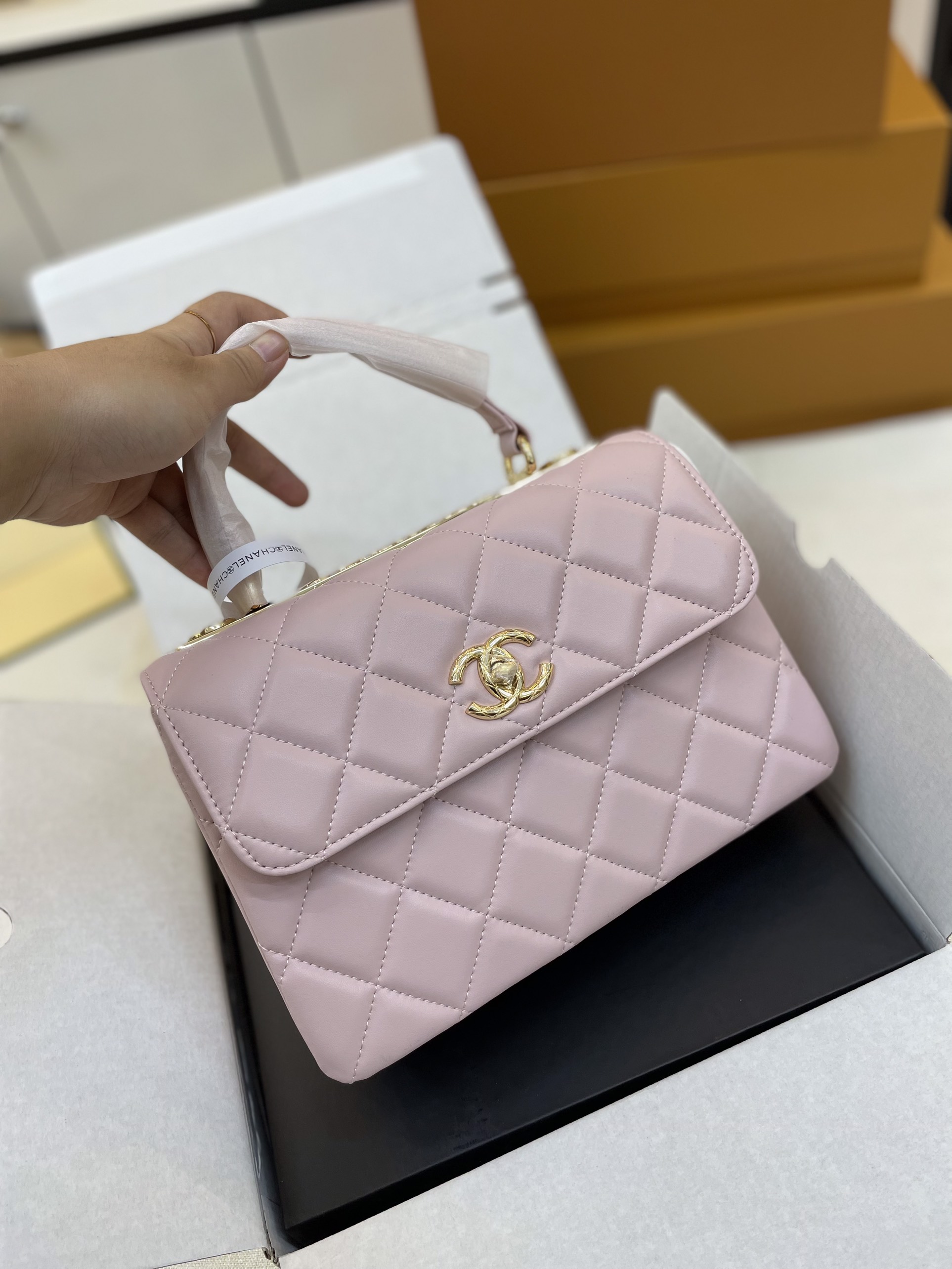Túi Xách Chanel Trendy Super Logo Plate Màu Trắng Size 26cm